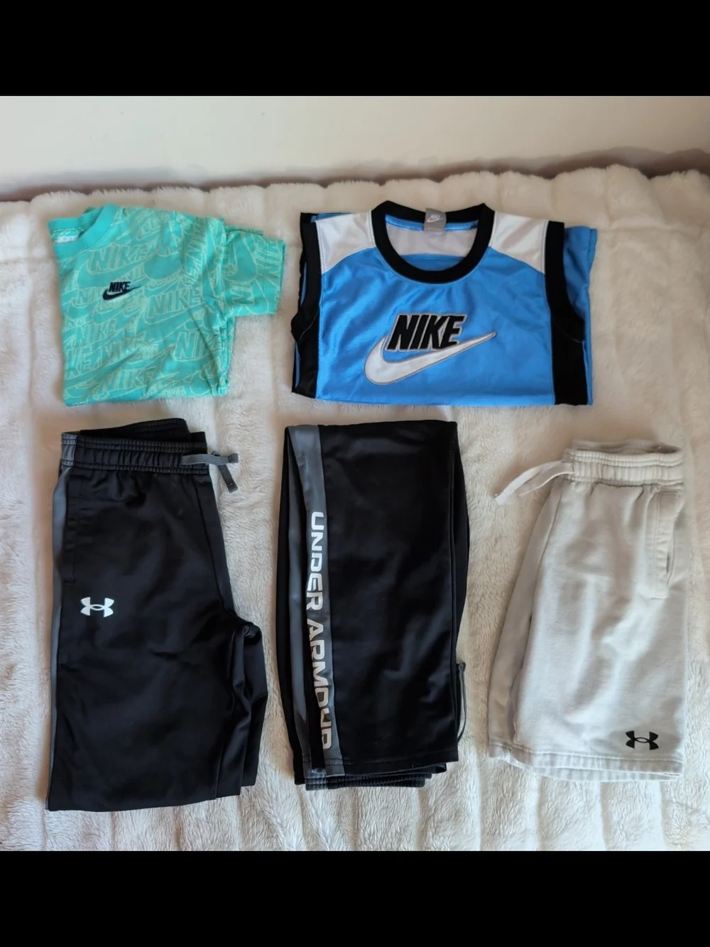 Boys' Nike/Under Armour Clothing Bundle Sz Medium